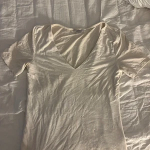 Vit tröja - Vit tight tröja från new Yorker 