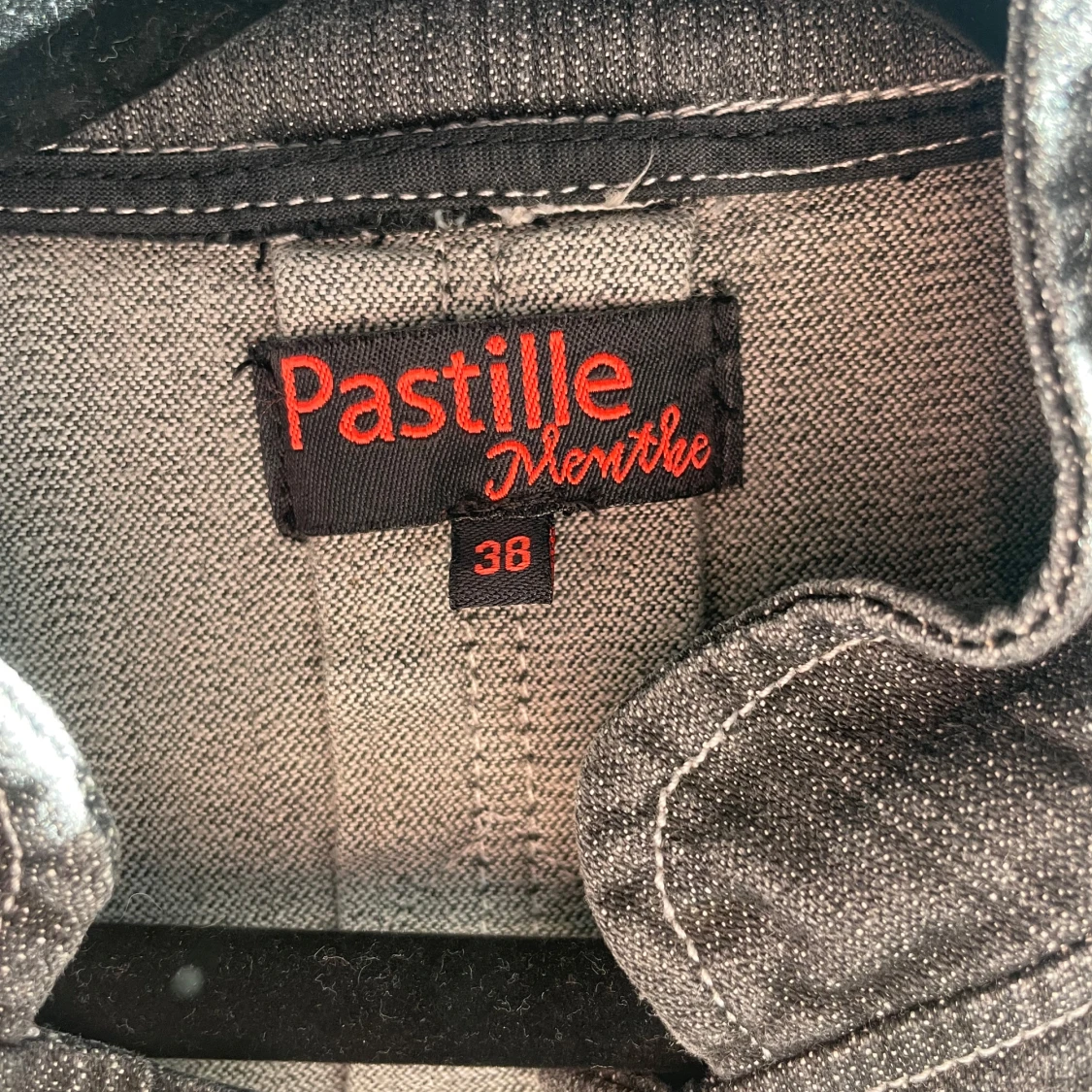 Svart/grå jeansjacka från Pastille Menthe - 2