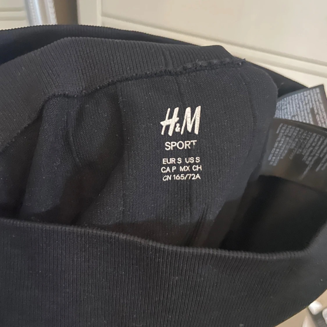 Svarta sportshorts från H&M - 1