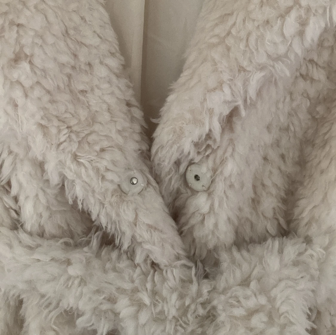 Vit teddyjacka med bälte från H&M - 3