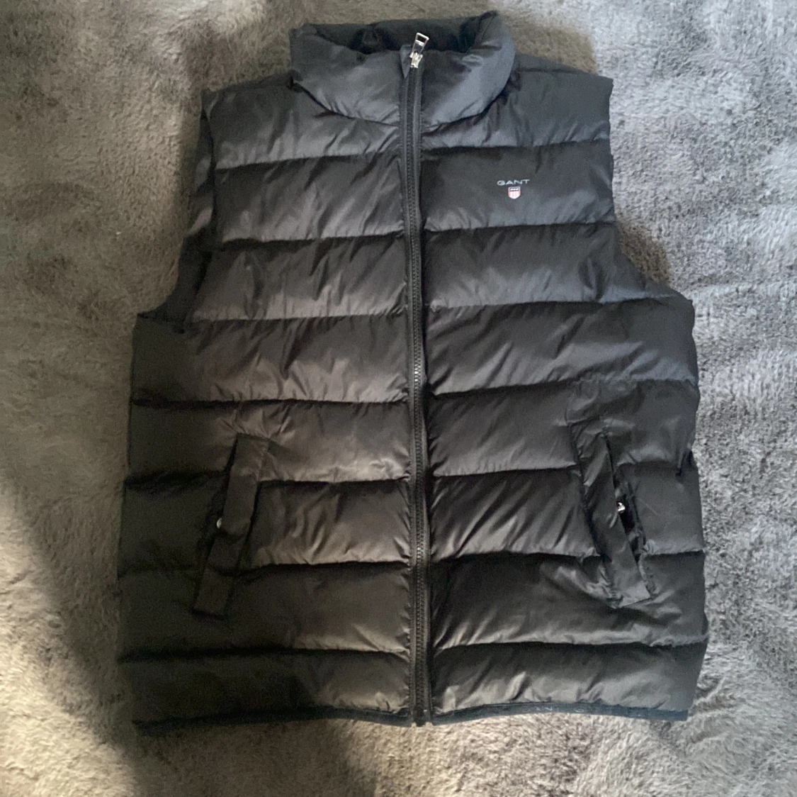 Svart dunväst från Gant