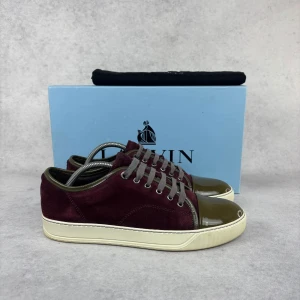 LANVIN DBB1 CAP TOE SNEAKER - – Condition: 9/10  - Size: 41/UK7  – What is included: Dustbag  – Retail price: 5500 + SEK  Please note that Lanvins fit big and our recommendation is to go one size down