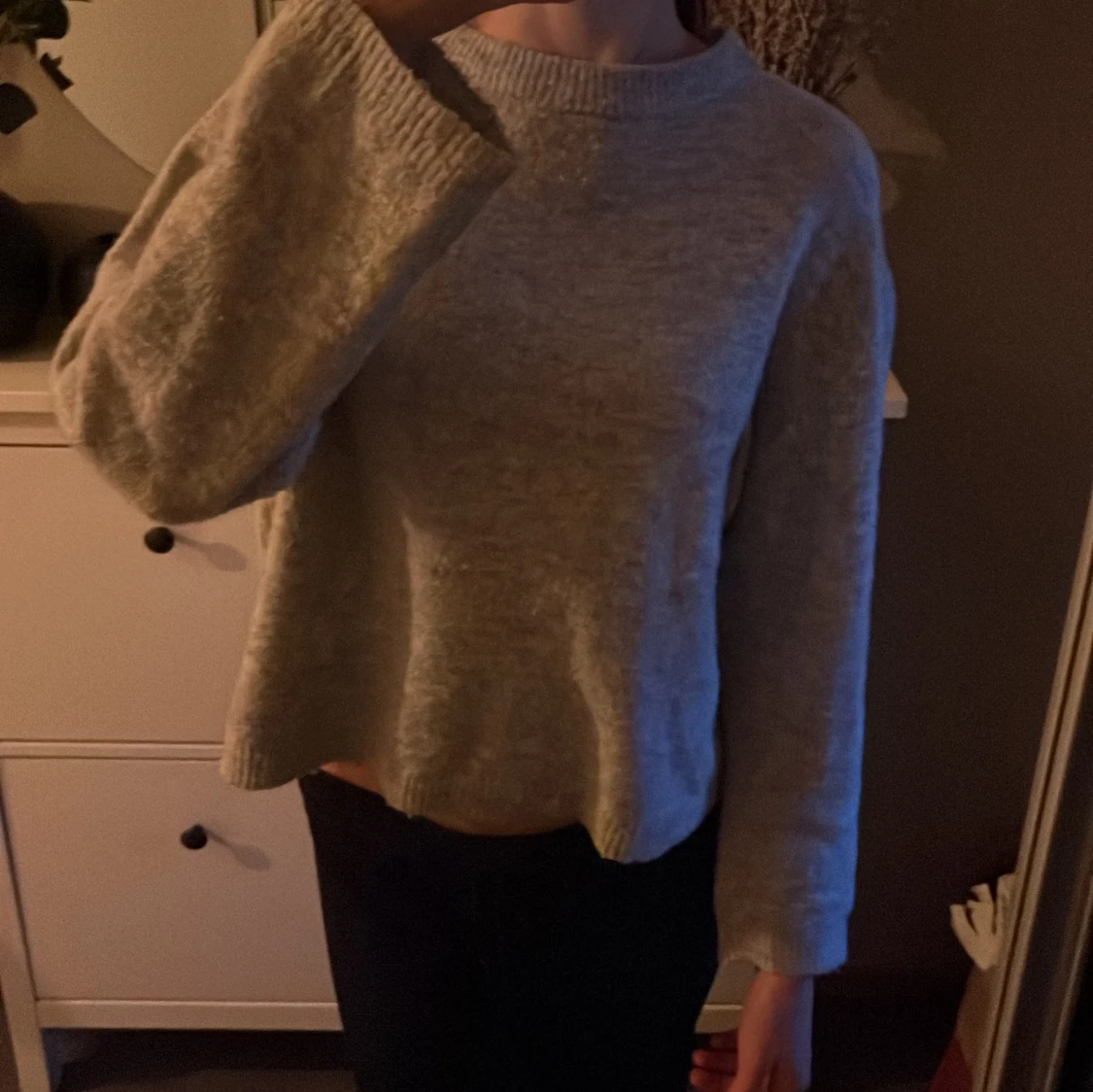 Grå stickad tröja med vida ärmar - 1