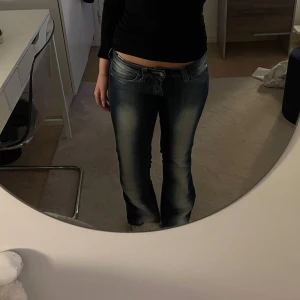  Weekday jeans -  Jättefina weekday jeans som är i bra skick och inte alls mycket slitningar ❤️