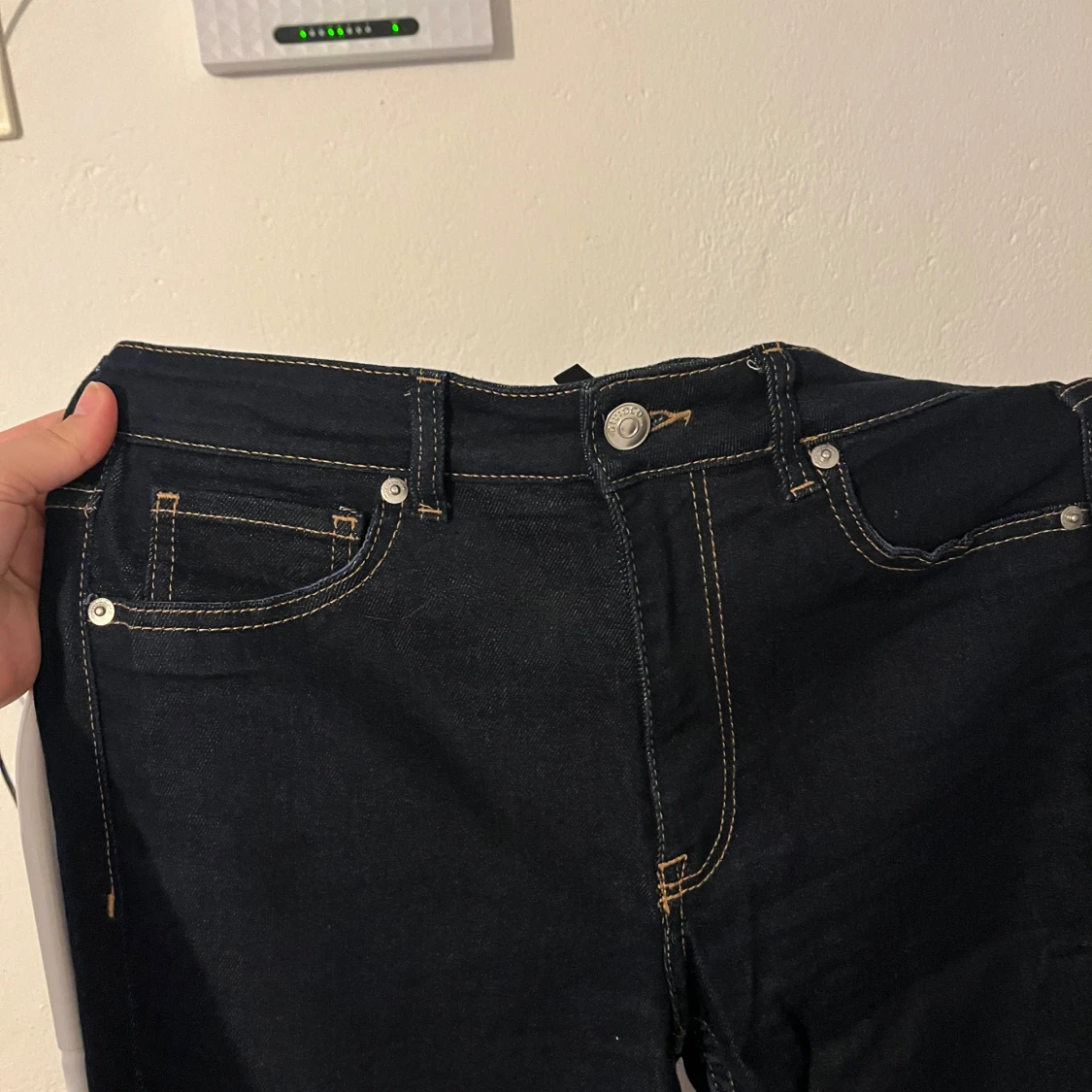 Mörkblå bootcut jeans i stl 42 - 1