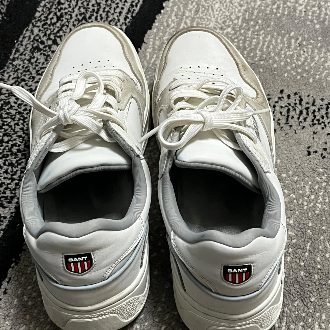 Vita sneakers från Gant i skinn och mocka - 4