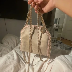 Stella McCartney liknade väska - Jätte bra skick! INTRESSEKOLL