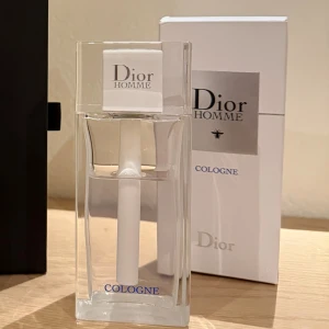 Dior Homme Cologne - Hej, gör mig av med 1 riktigt fin o fräsch doft.  Dior homme Cologne 🍋❄️ ≈ 50-55/75ml    