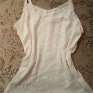 Vit spets linne  - Super fin spets Linne storlek S 
