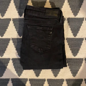 Svarta replay! - Svarta replay luz i storlek w27!| nypris är runt 1099 men mitt pris 549!| skicket är bra inga defekter!| skriv vid frågor eller funderingar!