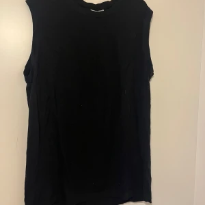 Hihaton 3XL - Miesten musta hihaton paita. Koko 3XL. Kaikai n 52-65cm, pituus n 72cm. Eläintalous MMM, lisätietoja saa kysymällä  Katsothan myös muut ilmoitukseni Tarjoa 