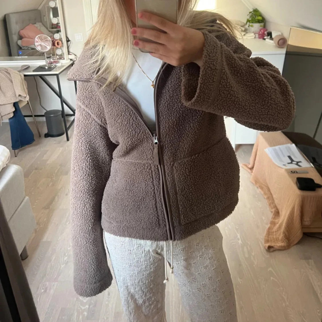 Brun teddyjacka med dragkedja