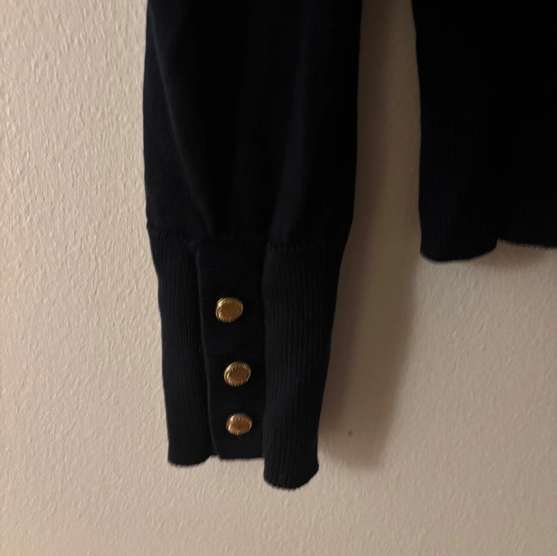 Svart stickad tröja Holly & Whyte - 1