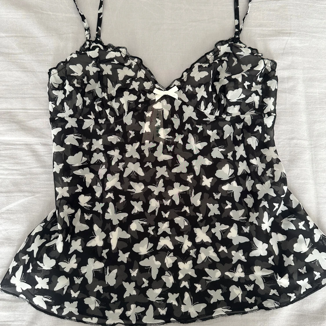 Svart mesh-linnetopp med fjärilar - 1