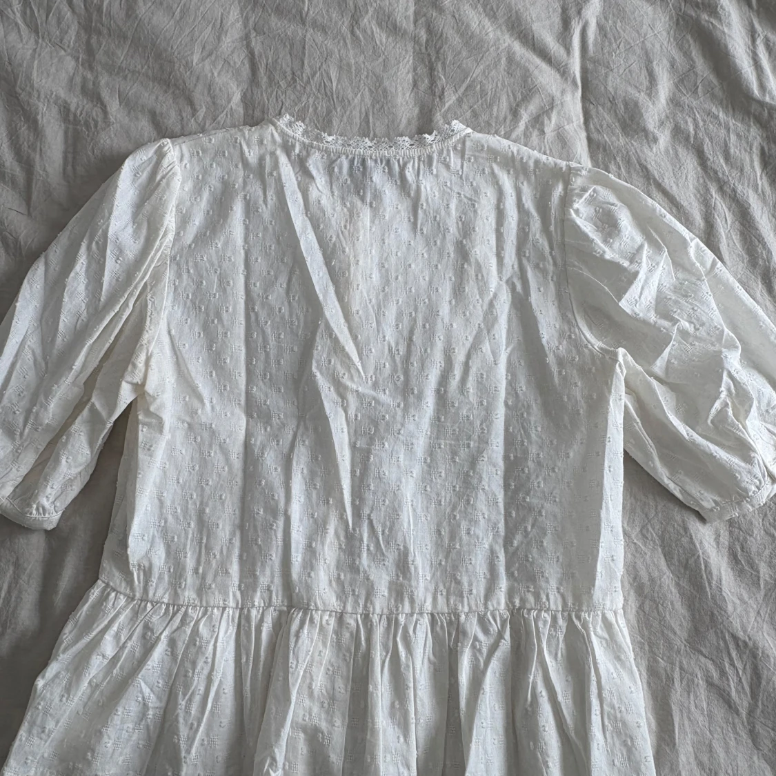 Vit blus med spets från Holly & Whyte - 1