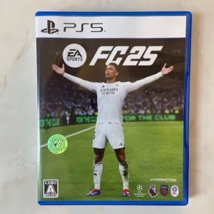 EA Sports FC 25 PS5 - EA Sports FC 25 till PlayStation 5, komplett med fodral. Spelet är i mycket gott skick och fungerar felfritt. Upplev den senaste fotbollssimuleringen med uppdaterade lag, ligor och förbättrad grafik. Perfekt för fotbollsfans och gamers.