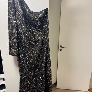 Lång klänning  - Lång klänning 