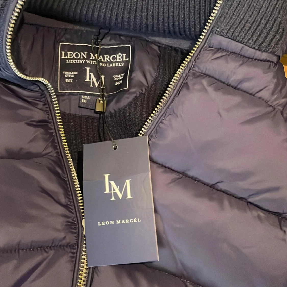 Marinblå pufferjacka från Leon Marcel - 1