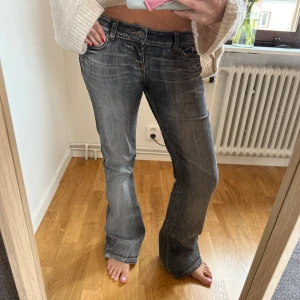 Lågmidjade bootcut jeans - Fina jeans!