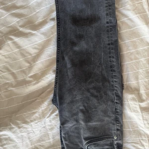  jeans W32 L32 - Säljer ett par jeans från lager 