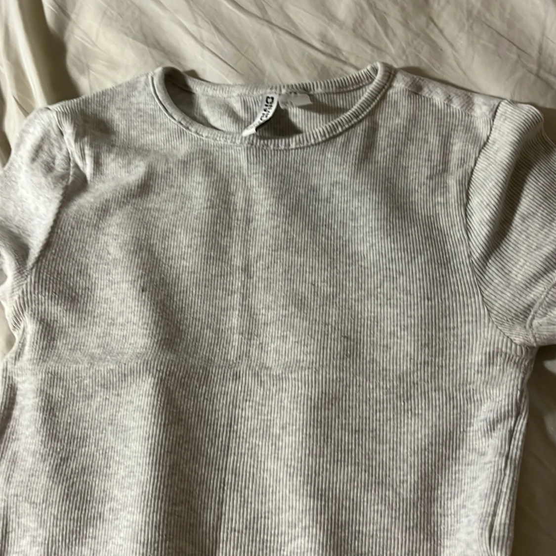 Ljusgrå ribbad topp från H&M Divided