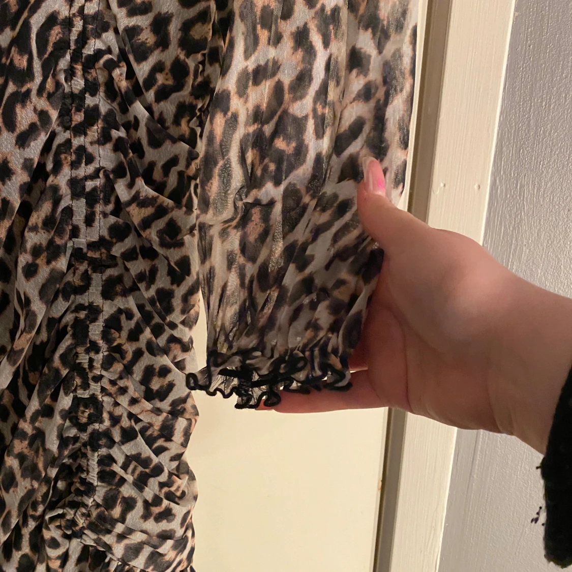 Leopardmönstrad omlottklänning - 3