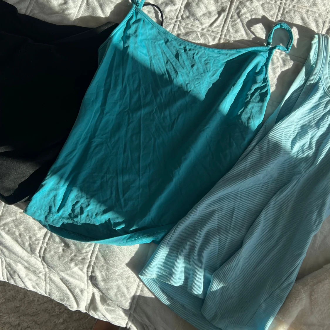 3 linnen i svart, turkos och ljusblått