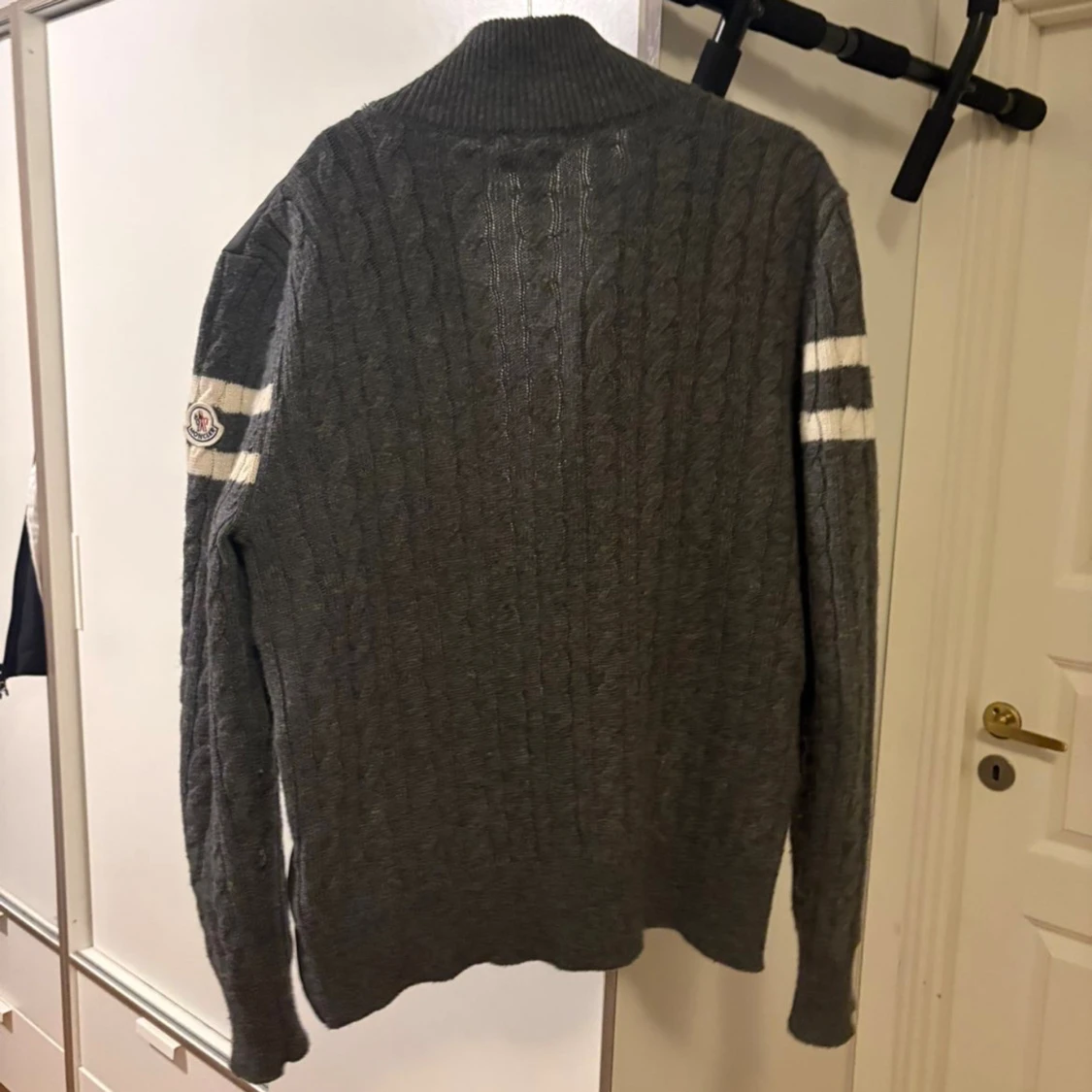 Grå pufferjacka från Moncler - 2