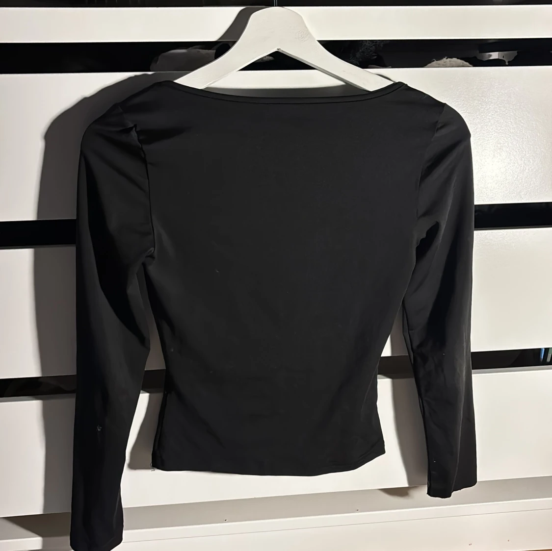 En enkel svart tröja från shein  - 1