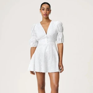 Adoore klänning  - jättefin klänning från adoore, i mycket bra skick! stl 44 men sitter som en 40/42🤍🤍nypris 1495kr