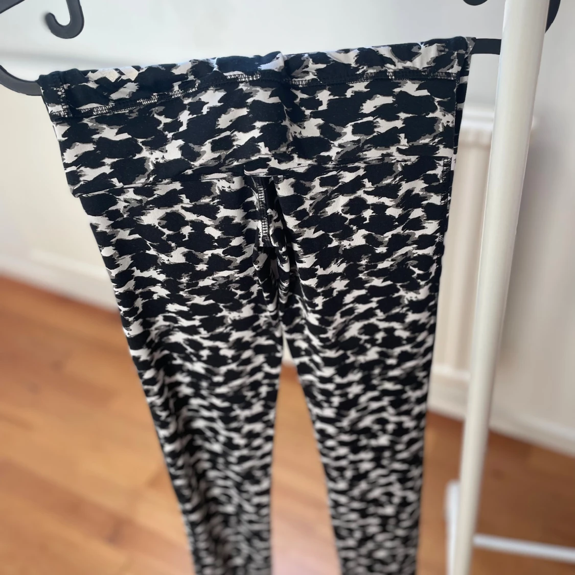Svarta/ vita träningstights  - 1
