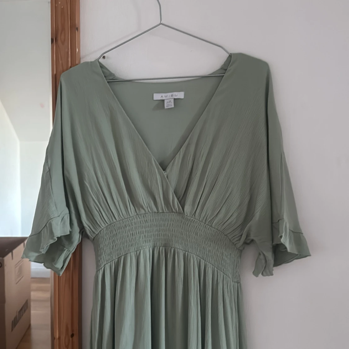 Ljusgrön långklänning från Amisu