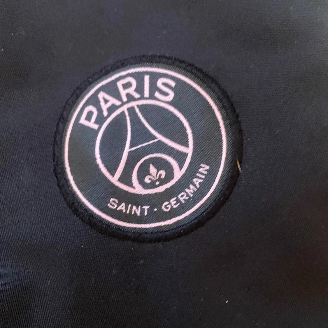 Svart PSG Nike jacka med rosa detaljer - 3