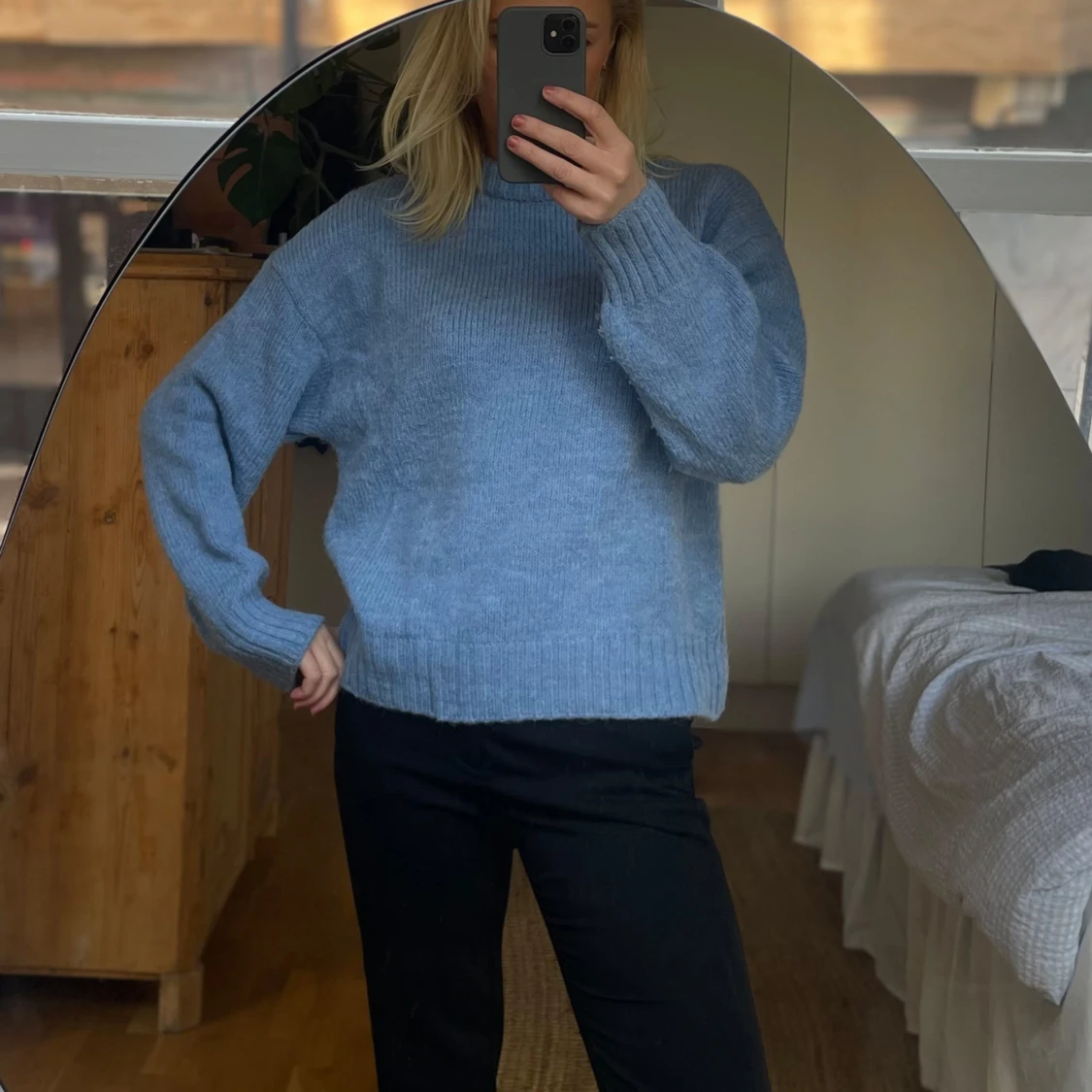 Ljusblå stickad tröja från NA-KD