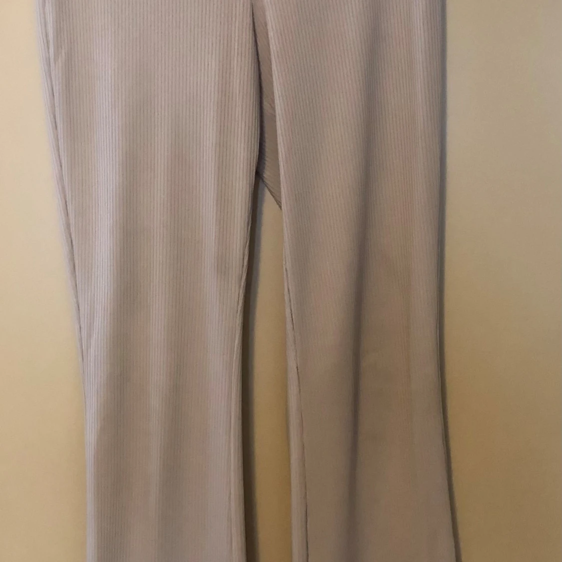 Beige ribbade manchesterbyxor