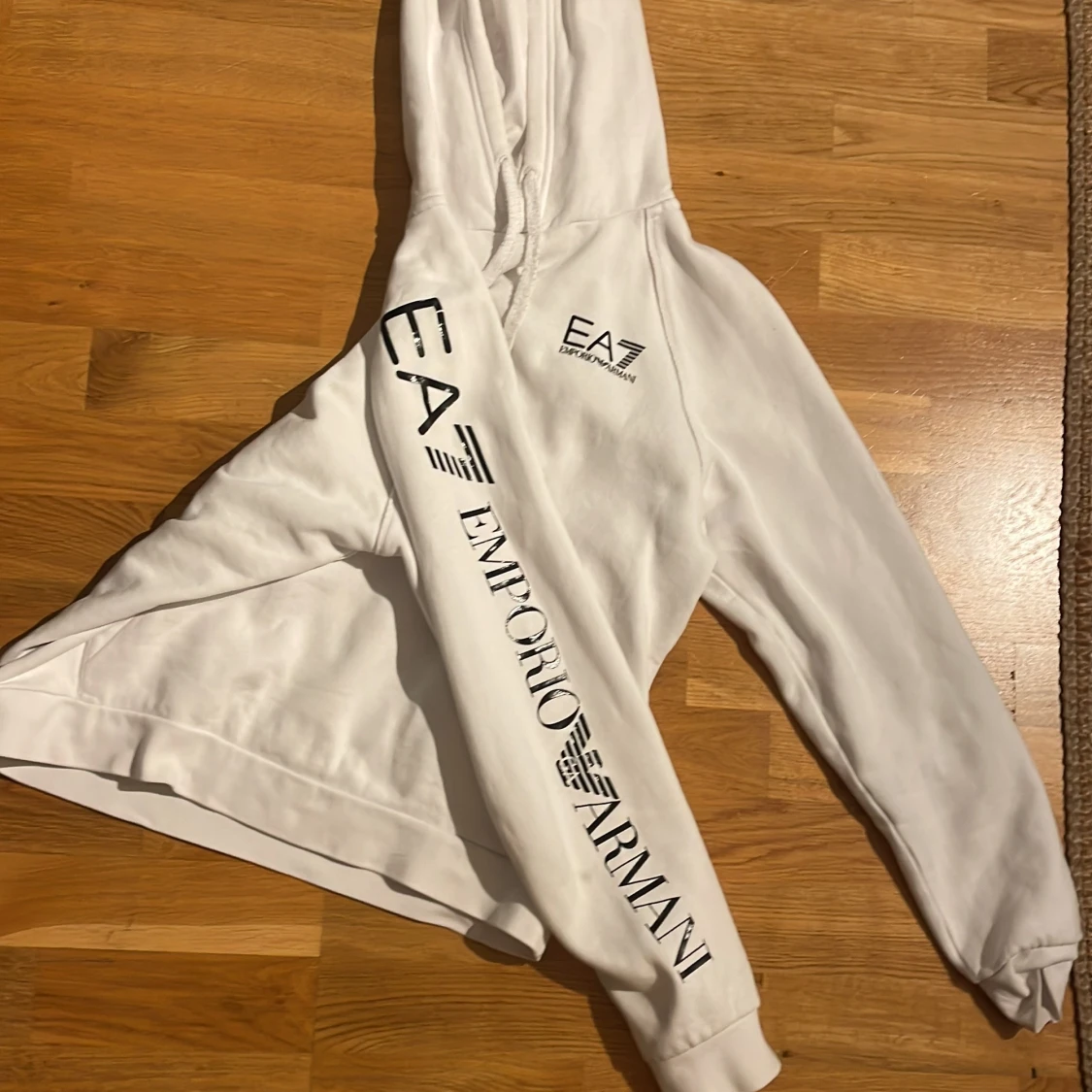 Vit EA7 hoodie med tryck - 1