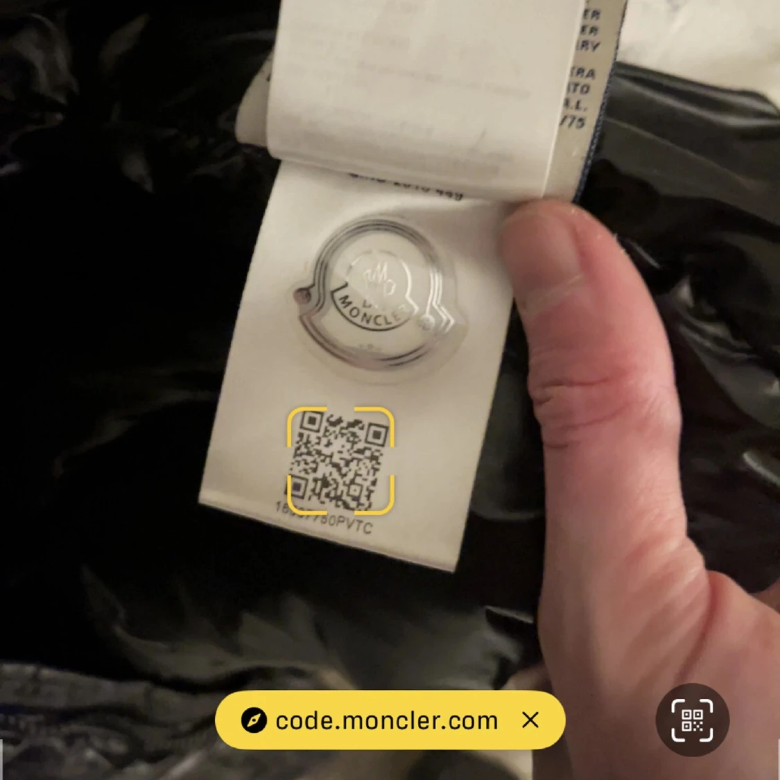 Svart Moncler pufferjacka med huva - 4