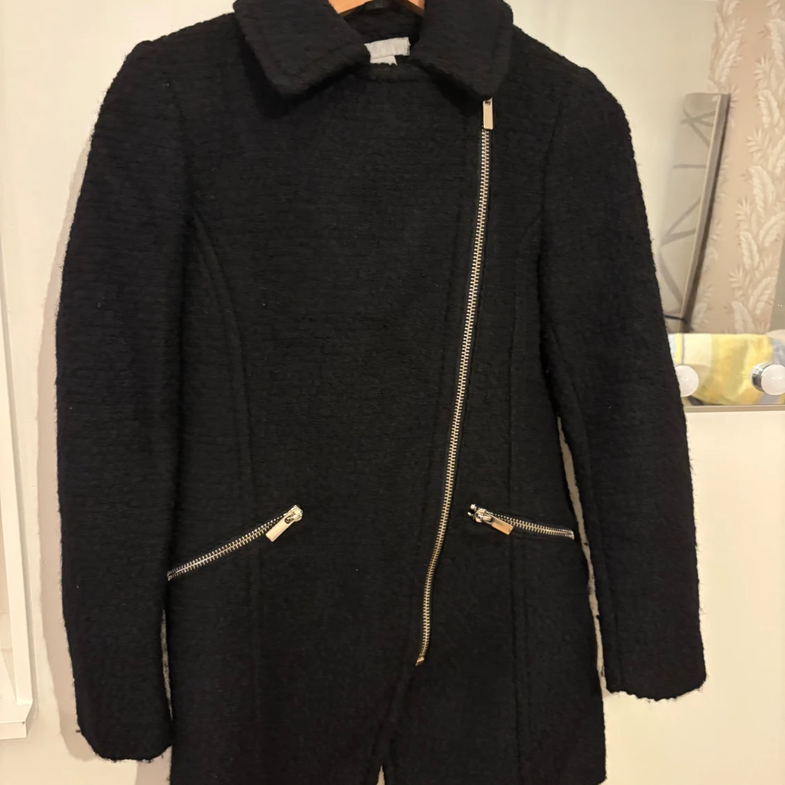 Svart ullkappa med dragkedjor - 3