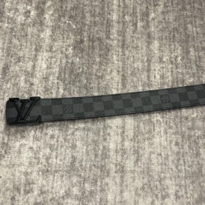 Bälte  - Ny svart bälte använd 2 gånger om fu vill så kan jag skicka extra bilder och priset kommer att diskuteras 