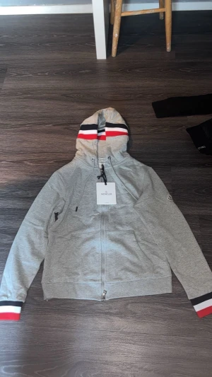 Moncler hoodie - Moncler hoodie STL M passar S!