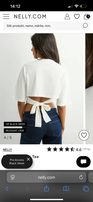 Vit croppad topp med knyt från Nelly - Supersnygg vit croppad topp från Nelly med breda halvlånga ärmar och knyt i ryggen som ger en öppen rygg-effekt. Tillverkad i mjuk bomull, perfekt till jeans eller kjol. Enkel och stilren design med rund hals och loose passform.