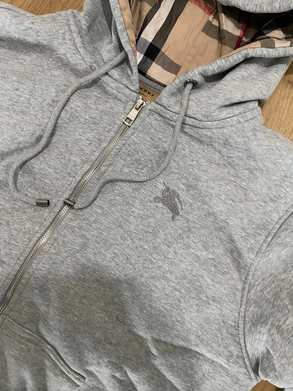Grå Burberry hoodie med dragkedja - 2