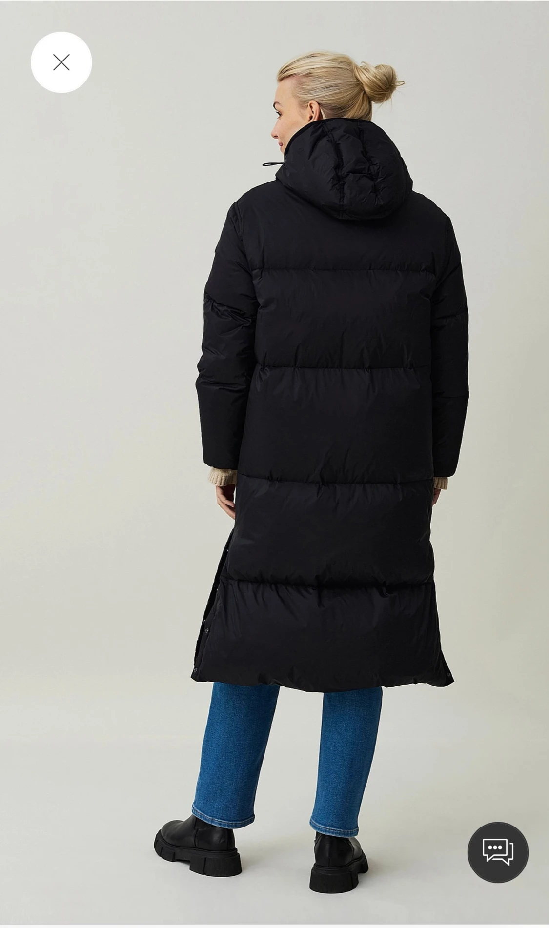 Svart lång pufferjacka med huva