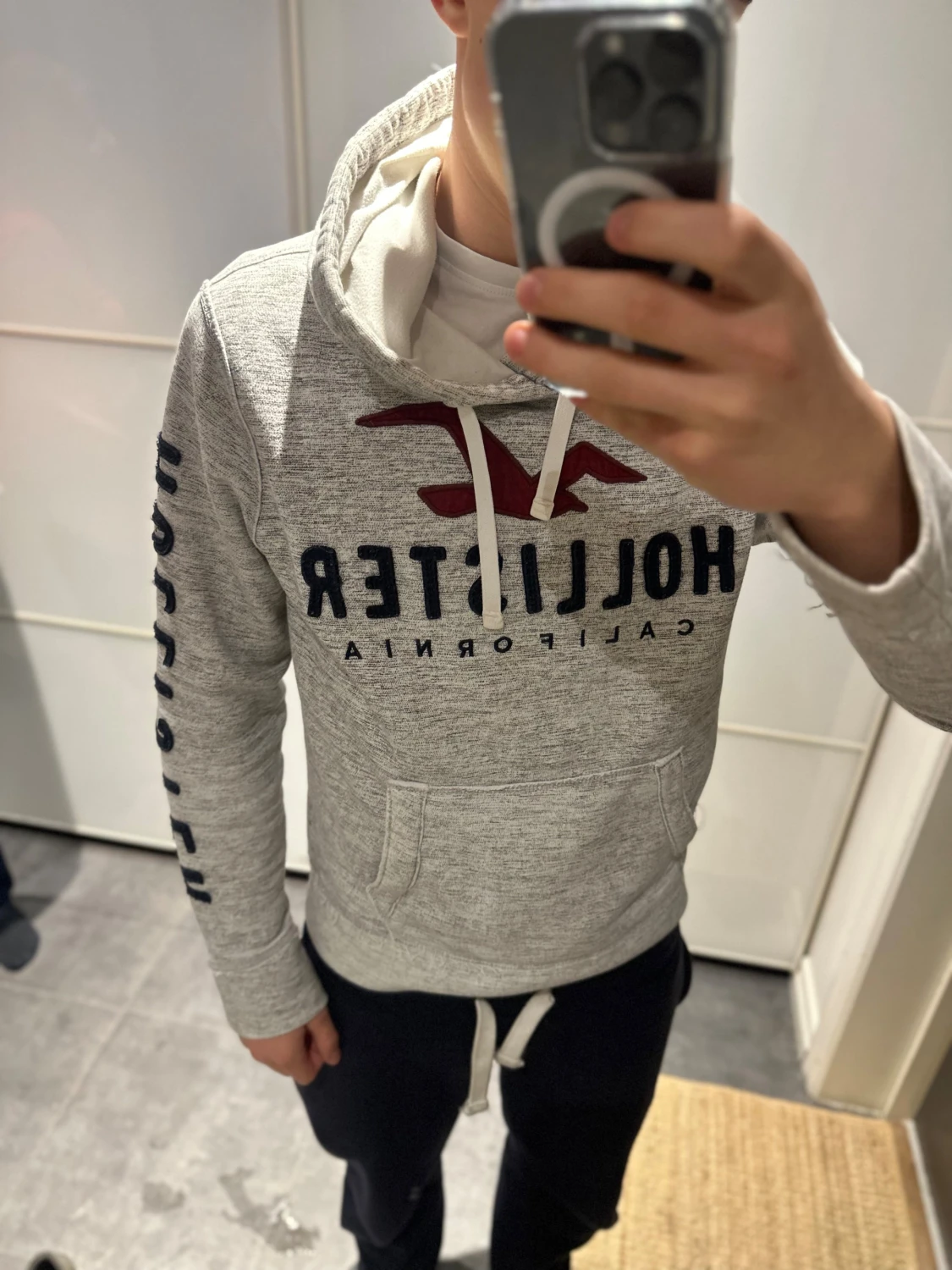 Grå Hollister hoodie - 2