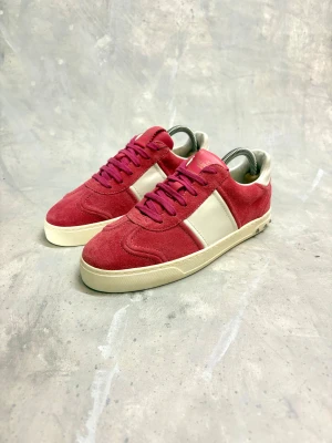 Valentino flycrew rosa - Helt nya valentino skor! Storlek 37,5! Självklart äkta! DM vid intresse!