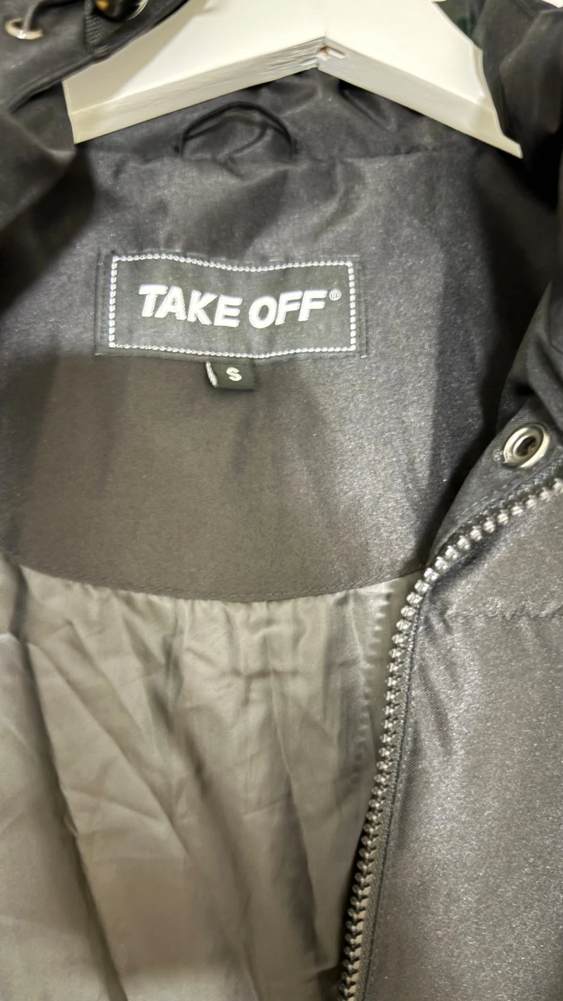 Svart lång dunliknande vinterjacka - mycket varm och i fint skick - 1