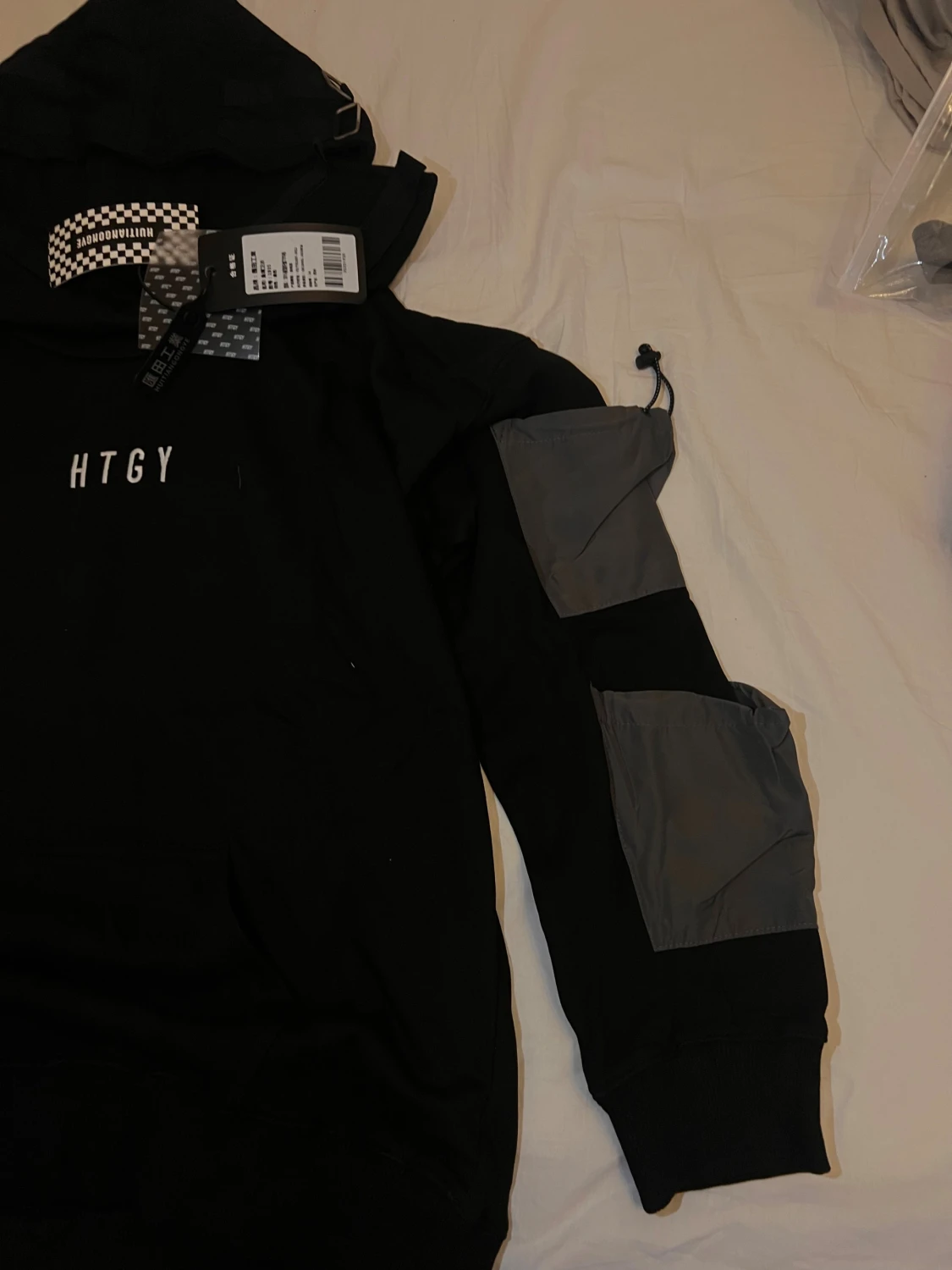 Helt ny svart tröja  - 1