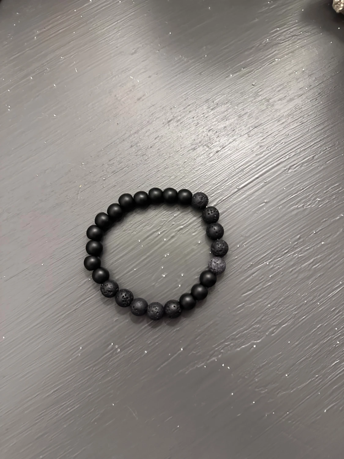 Svart pärlarmband med lavasten - 2