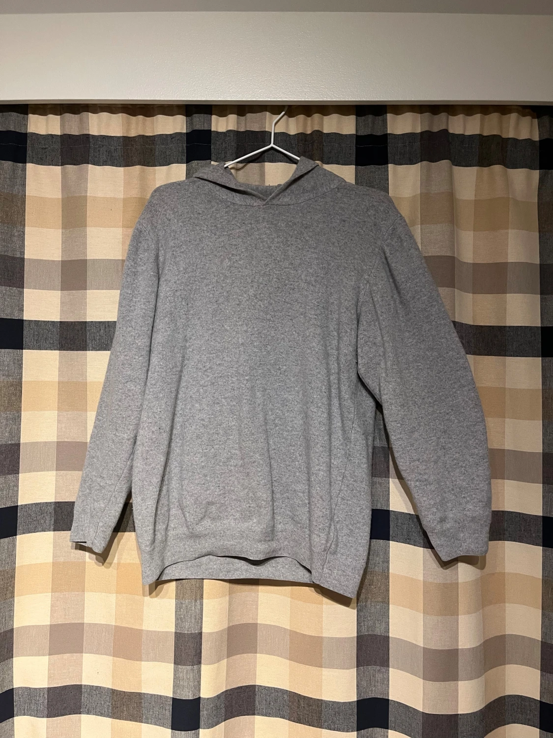 Grå hoodie från Oscar Jacobson