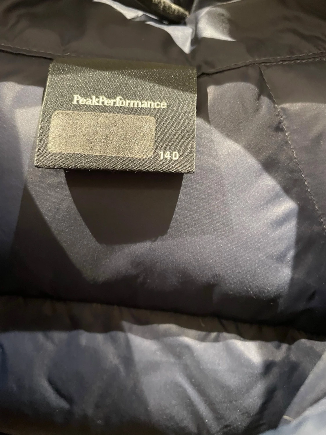 Mörkblå Peak Performance dunjacka 140 - 3